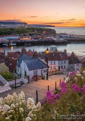 See Glympse Whitby Esterno foto